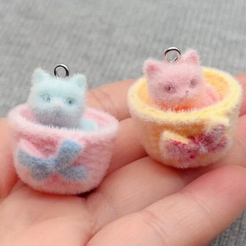 Resin Art Handmade - Pendentif chat en résine pelucheuse 3D,