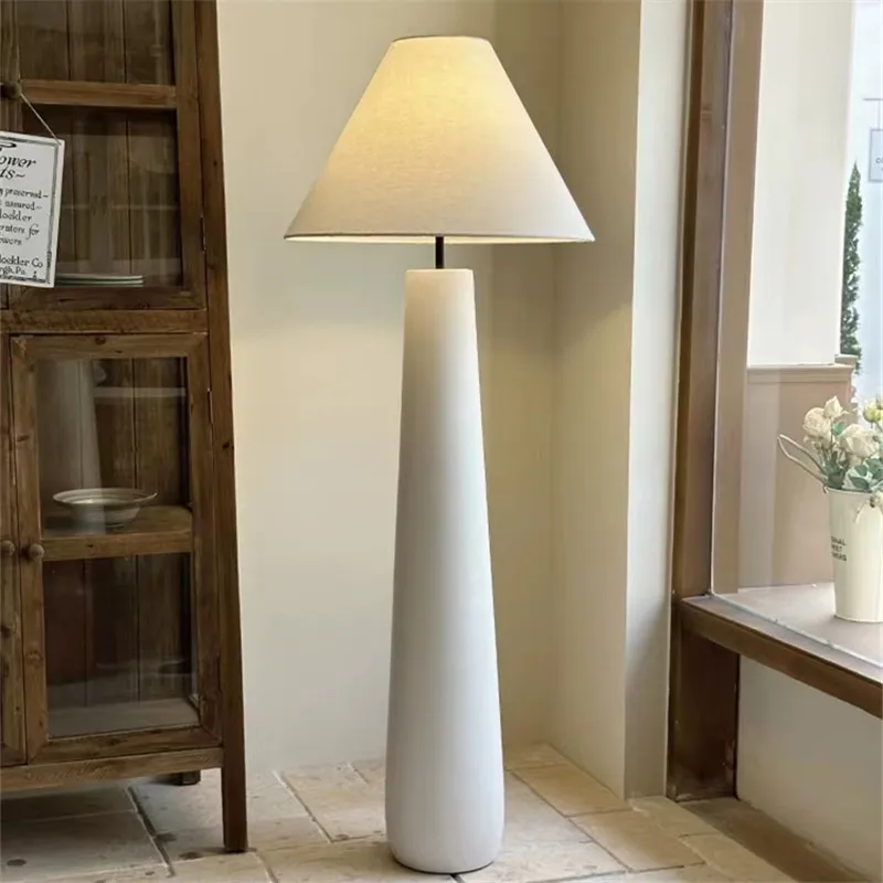 WSabine-i-Lampe sur pied blanc - Resin Art Floor Design avis et prix