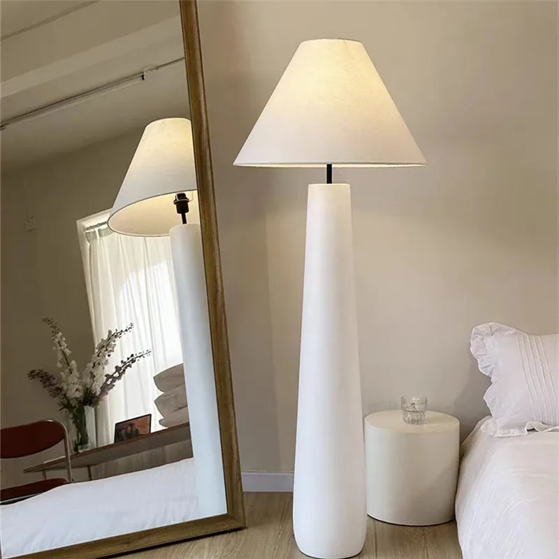 WSabine-i-Lampe sur pied blanc - Resin Art Floor Design avis et prix